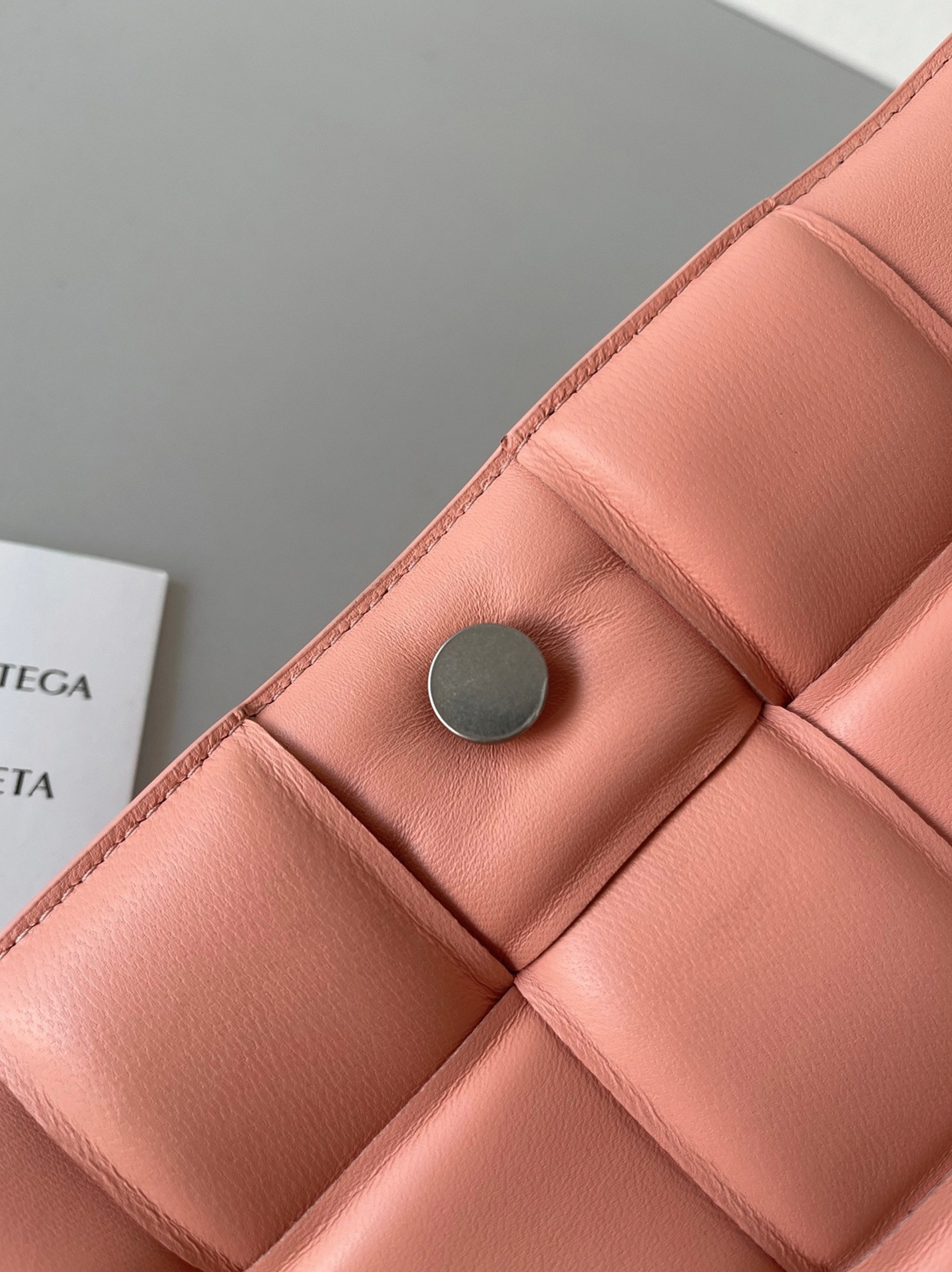 Top Quality Fake B0tt*ga Ven*ta Padded Cassette Bag In Peachy