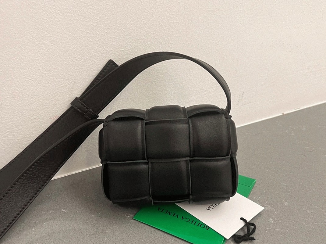 Top Quality Replica B0tt*ga Ven*ta Candy Padded Cassette Bag In Black