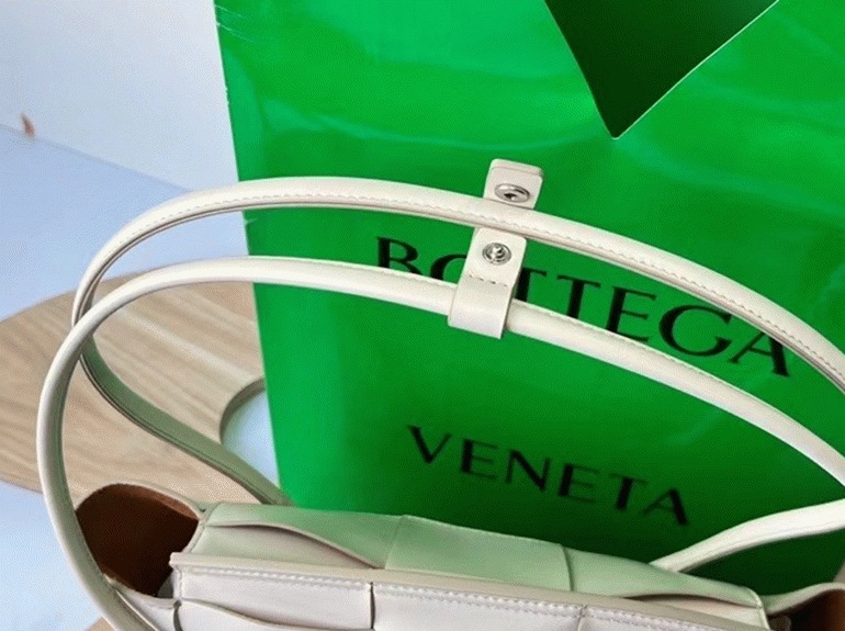 Top Quality Replica B0tt*ga Ven*ta Arco Small Bag In White Intrecciato Leather