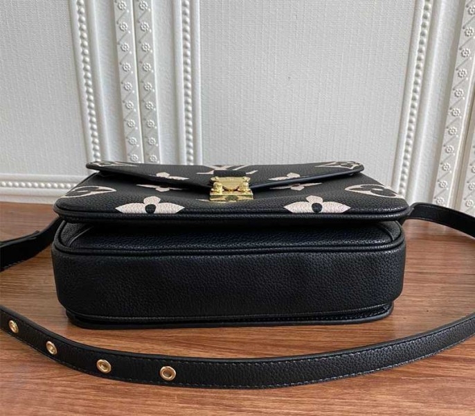 L0vis Vvtt0n Bicolor Monogram Empreinte Metis Bag In Black And Beige