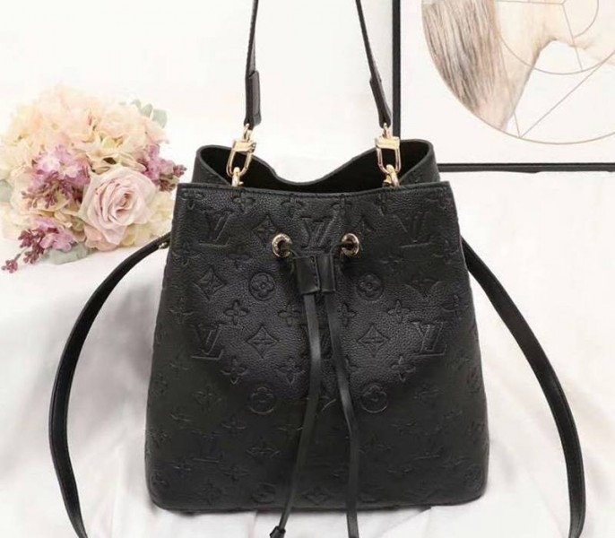 L0vis Vvtt0n Monogram Empreinte NeoNoe MM Bag In Black