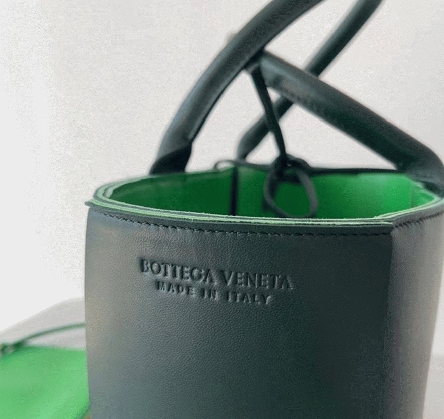 Fake B0tt*ga Ven*ta Arco Small Tote Green