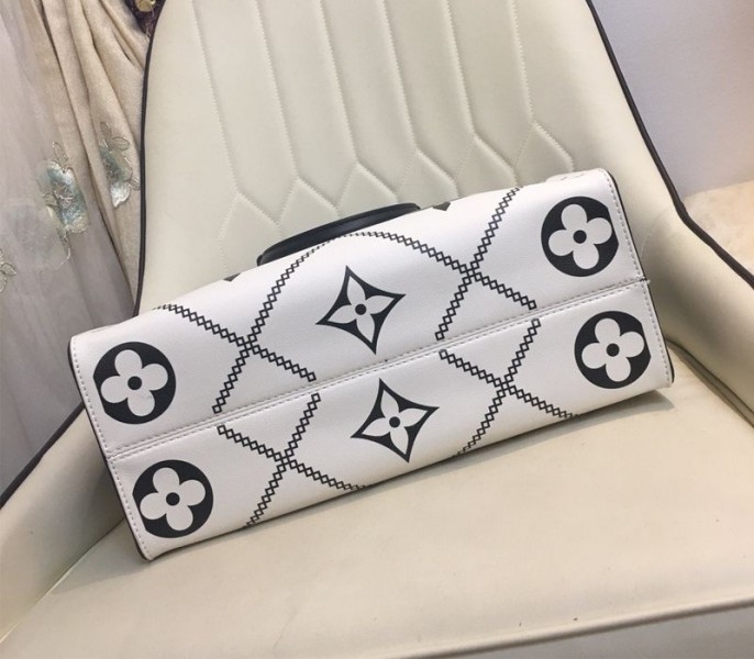 L0vis Vvtt0n Spring 2022 Monogram Empreinte Onthego MM Tote In Cream