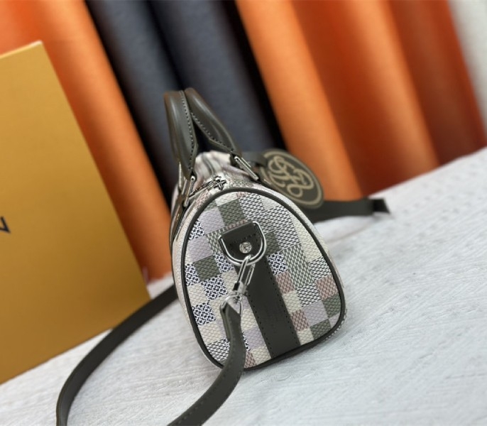 L0vis Vvtt0n Damoflage Canvas Keepall Bandouliere 25 In Khaki