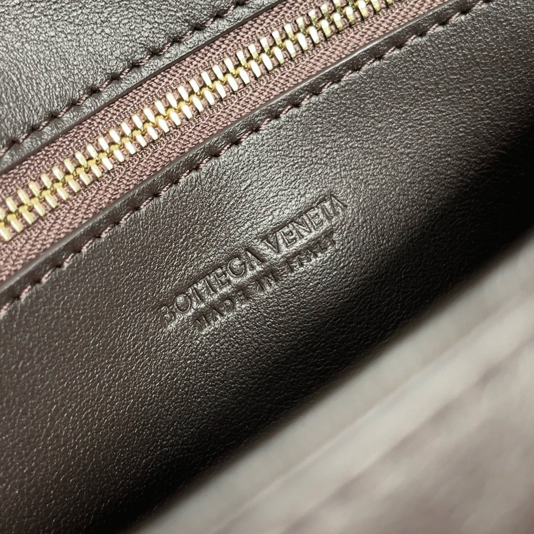 Fake B0tt*ga Ven*ta Mini Andiamo Cross-Body Bag Barolo