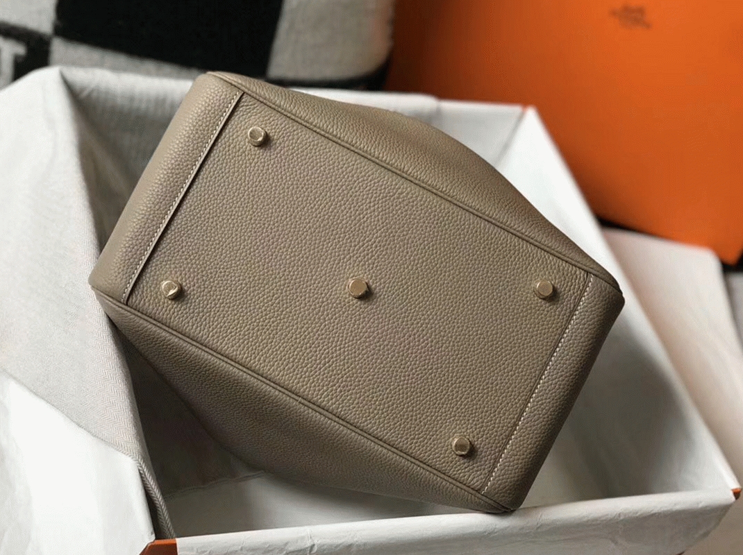 Knockoff H**me5 Lindy 30cm bag in gris tourterelle tone