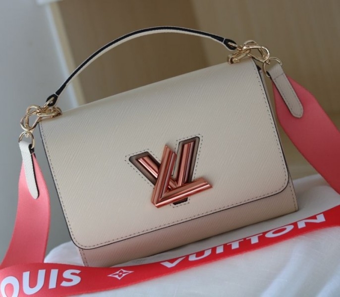 L0vis Vvtt0n Epi Leather Twist MM Handbag In Quartz White With Gradient Strap