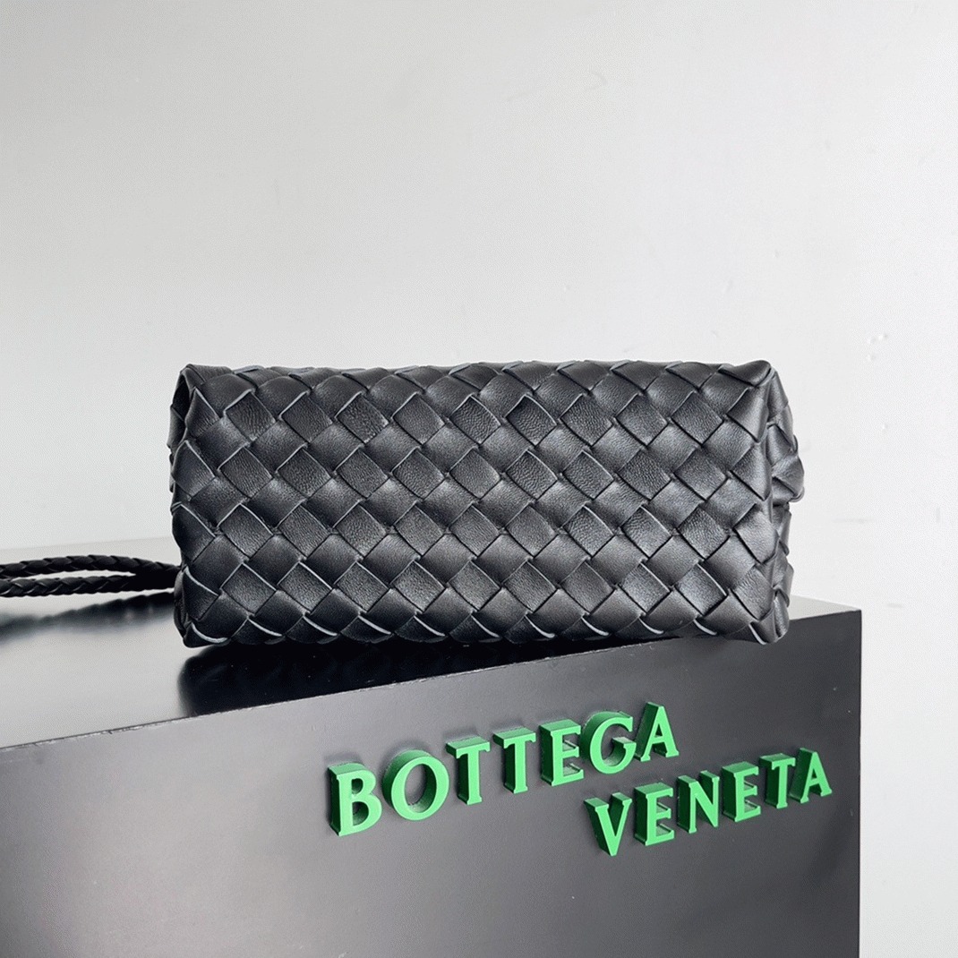 Fake B0tt*ga Ven*ta Small Andiamo Bag Black