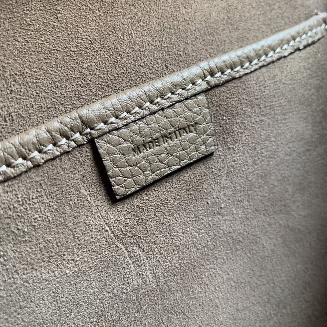 ce1i*e nano lU*gage tote bag fake in souris