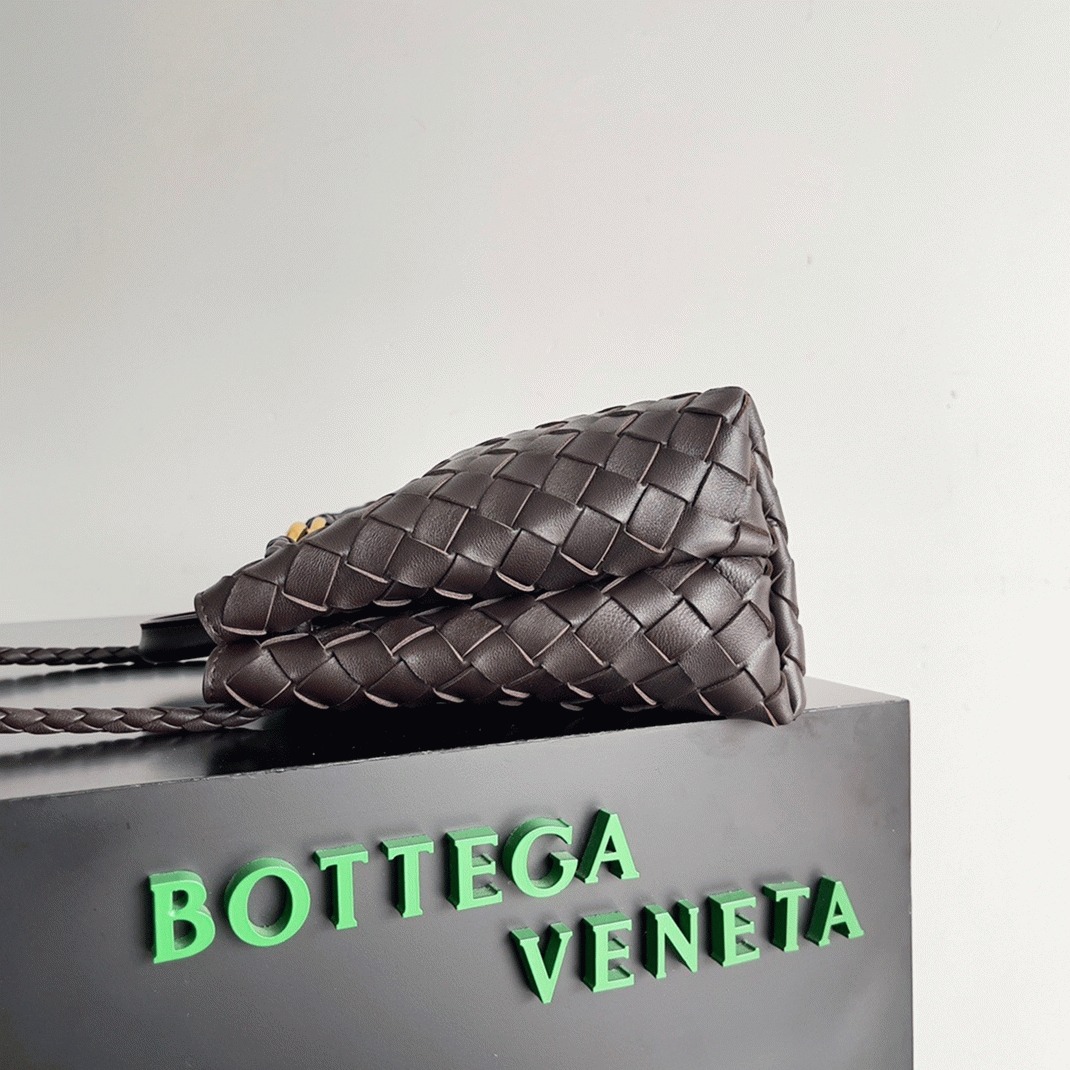 Replica B0tt*ga Ven*ta Small Andiamo Bag Fondant