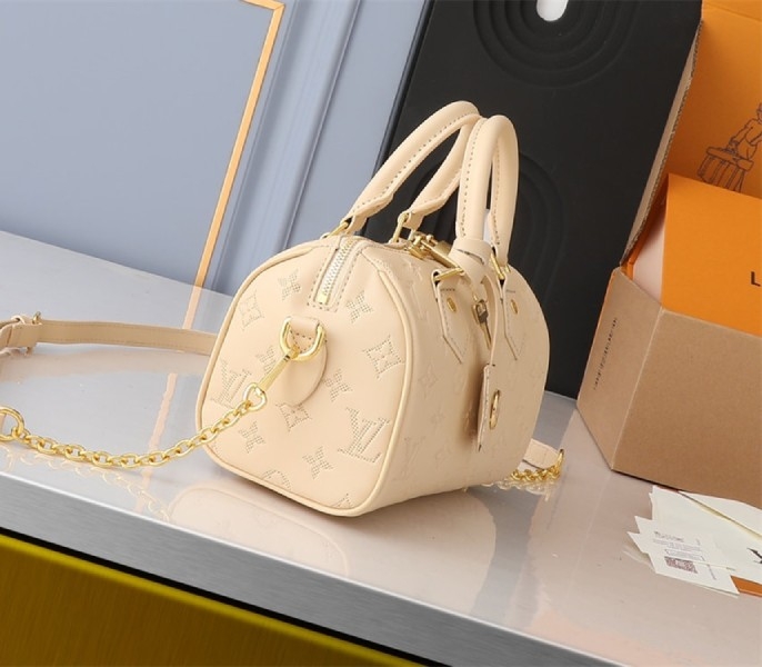 L0vis Vvtt0n Other Leathers Speedy Bandouliere 20 Handbag In Urban Yellow
