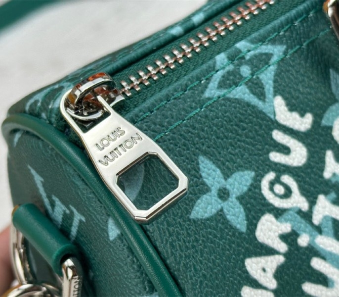 L0vis Vvtt0n Monogram Heritage Canvas Keepall Bandouliere 25 In Green