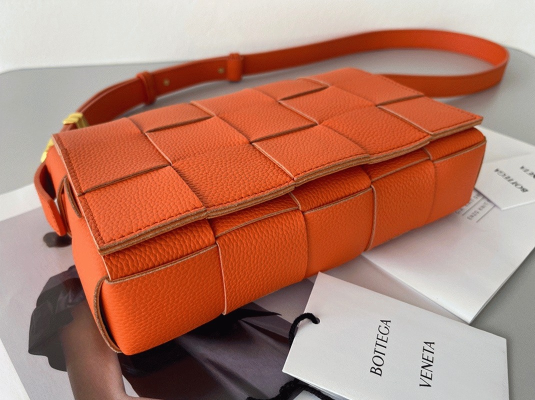 Top Quality Knockoff B0tt*ga Ven*ta Cassette Bag In Maple