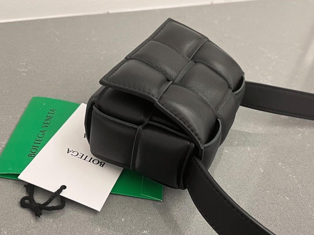 Top Quality Replica B0tt*ga Ven*ta Candy Padded Cassette Bag In Black