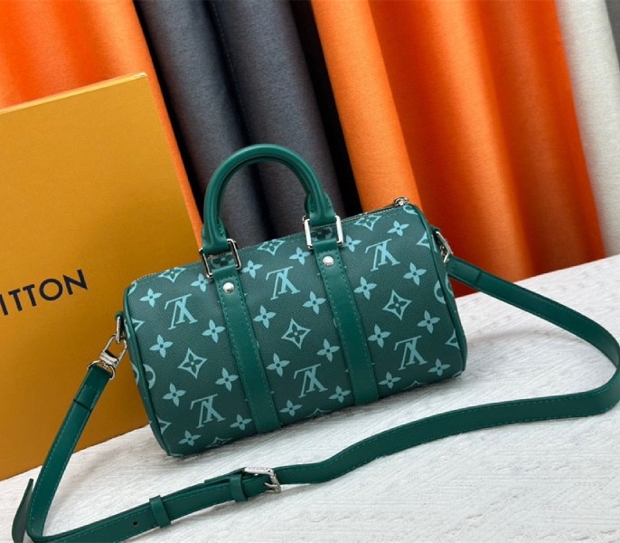 L0vis Vvtt0n Monogram Heritage Canvas Keepall Bandouliere 25 In Green