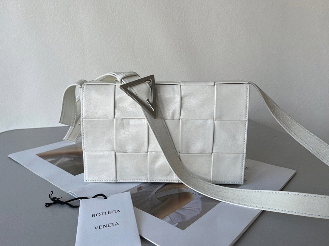 Top Quality Replica B0tt*ga Ven*ta Cassette Bag In White