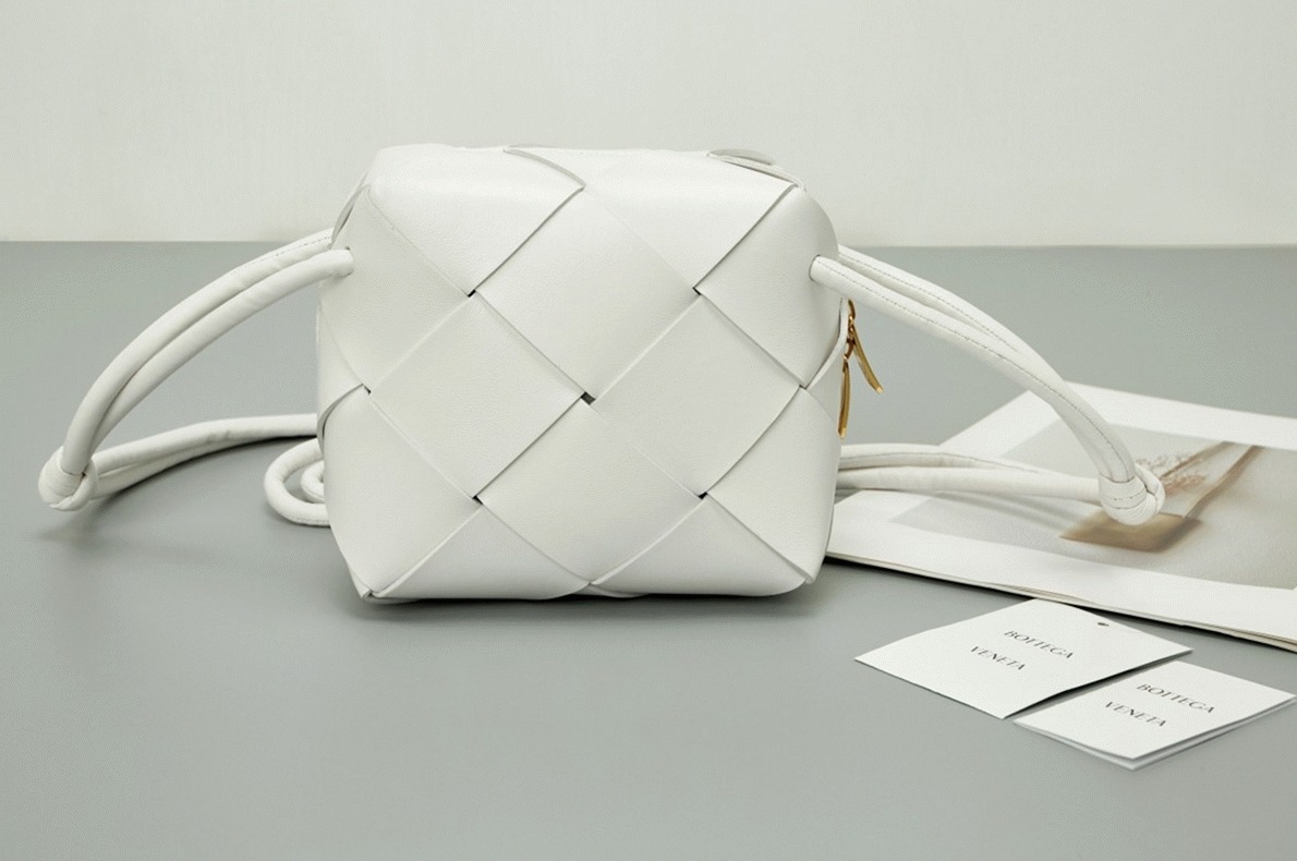 Replica B0tt*ga Ven*ta Mini Cassette Camera Bag White