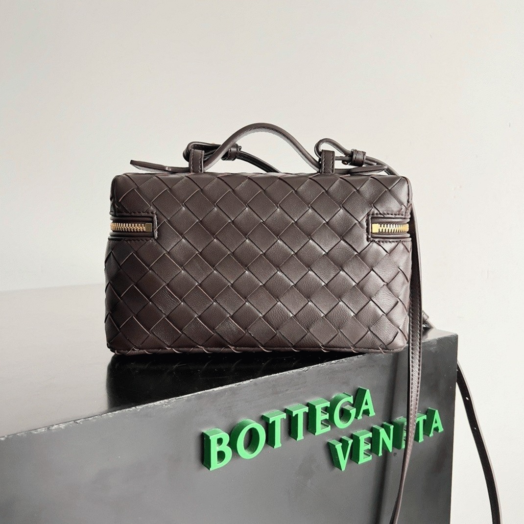 Replica B0tt*ga Ven*ta Bang Bang Vanity Case Fondant