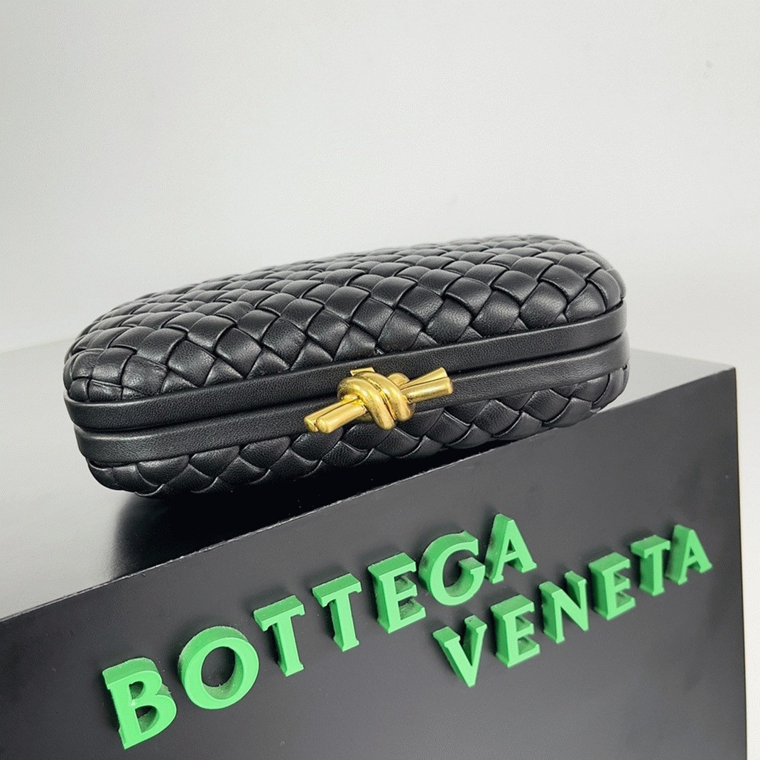 Fake B0tt*ga Ven*ta Knot Minaudiere Clutch Black