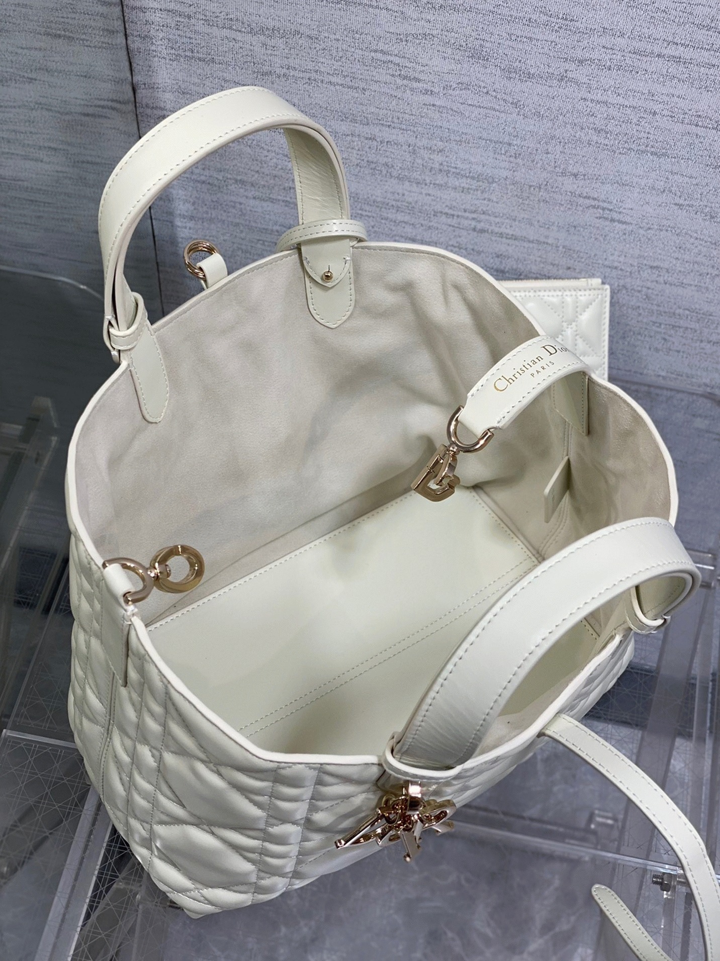 D10r Toujours Medium Bag Knockoff in White Macrocannage Calfskin
