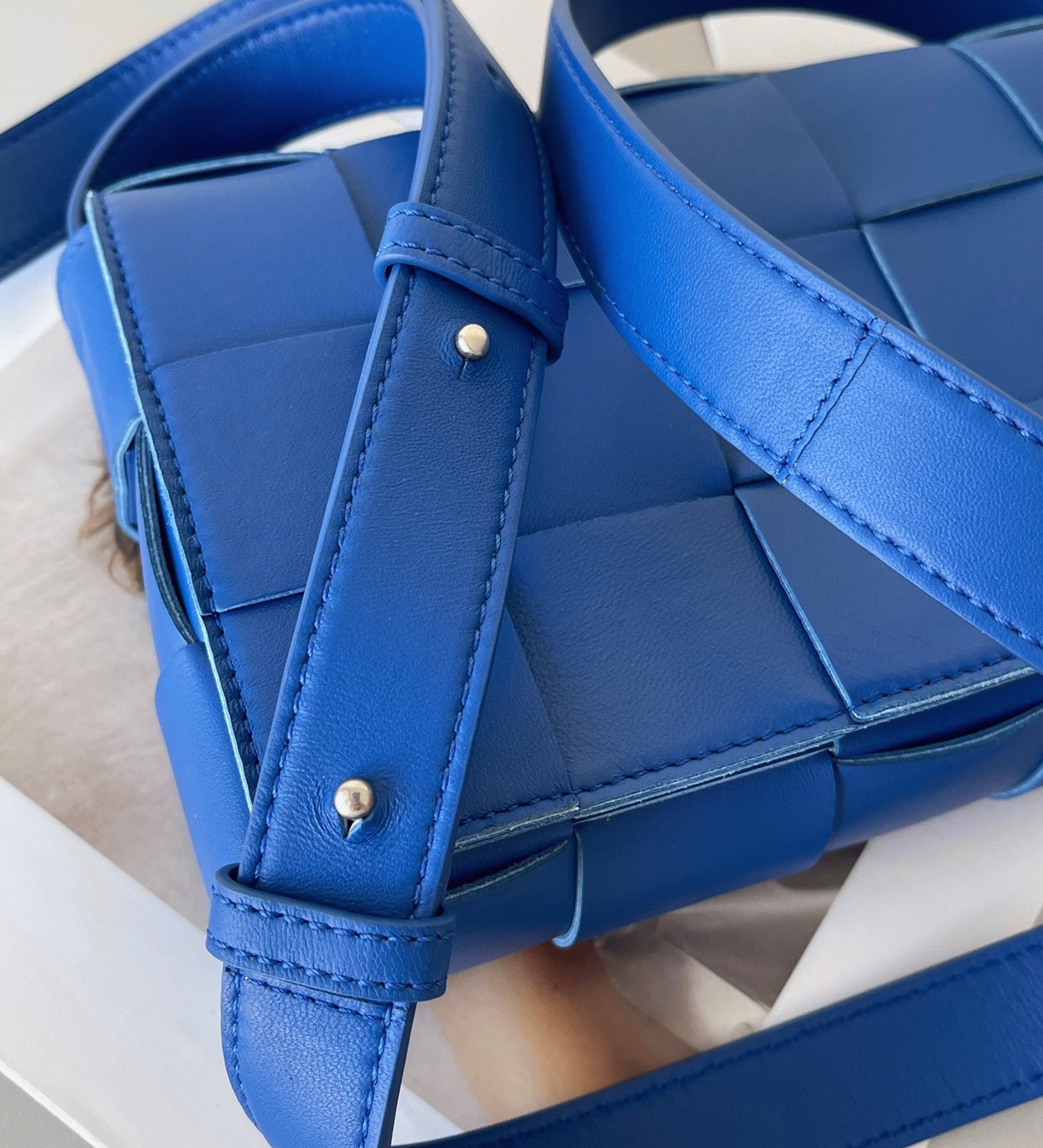 Top Quality Knockoff B0tt*ga Ven*ta Cassette Bag In Blue