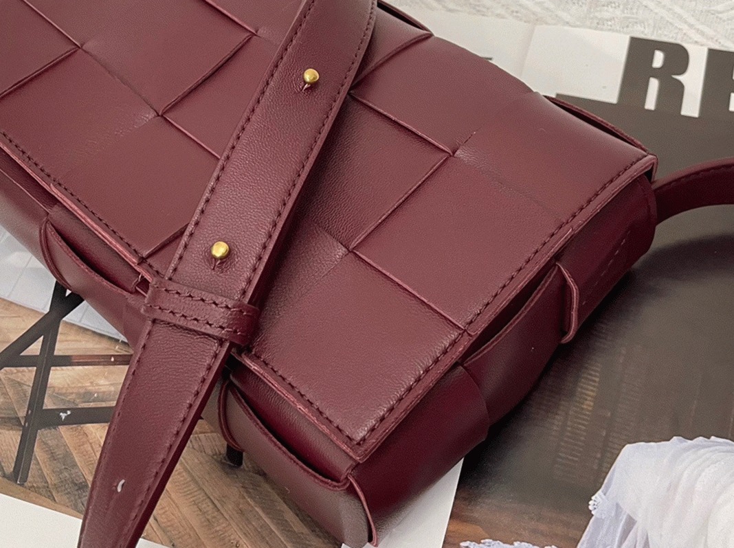 Top Quality Faux B0tt*ga Ven*ta Cassette Bag In Bordeaux