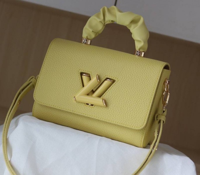 L0vis Vvtt0n Taurillon Leather Twist MM Scrunchie Handle In Ginger Yellow