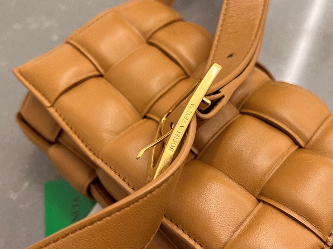 Faux B0tt*ga Ven*ta Small Padded Cassette Bag Camel