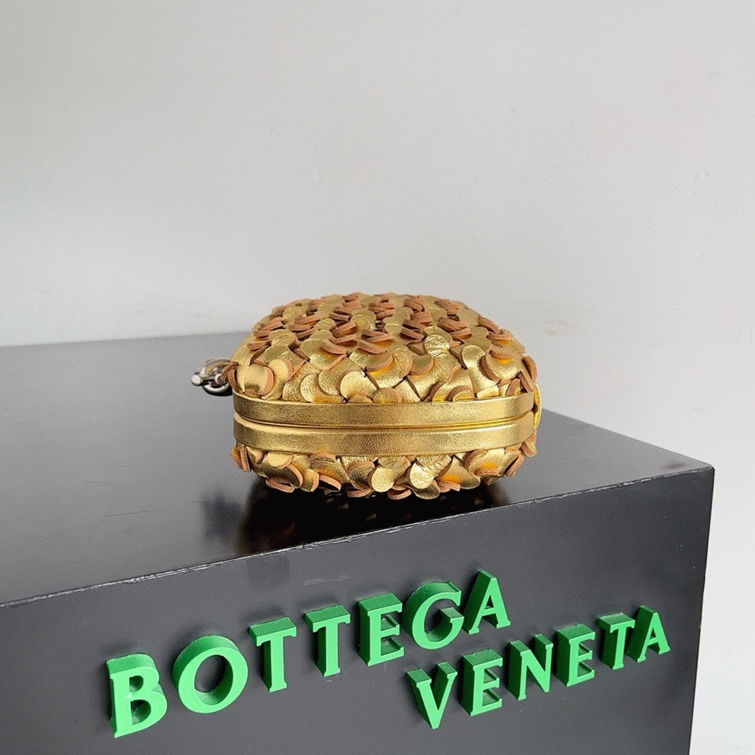 Fake B0tt*ga Ven*ta Knot Minaudiere Clutch Gold Sequins