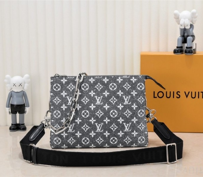 l0vis vvtt0n jacquard De*1m coussin pm bag in black