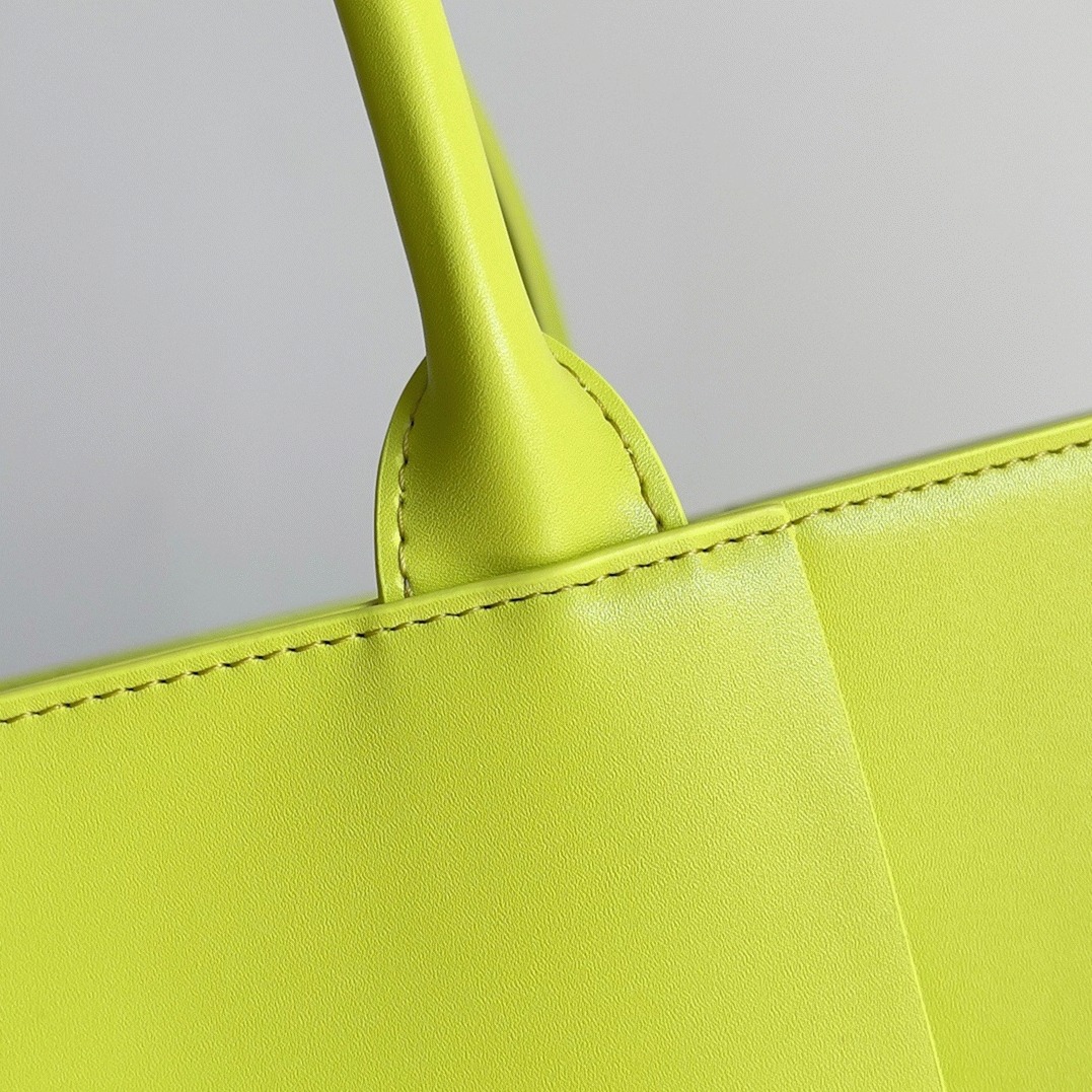 Replica B0tt*ga Ven*ta Large Arco Tote Bag Kiwi