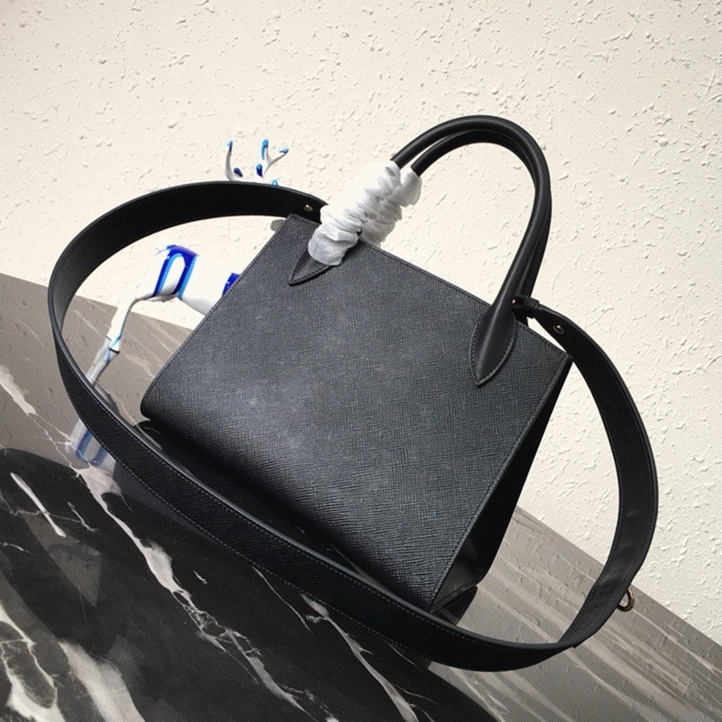 Pra*a Monochrome Small Bag Imitation in Black