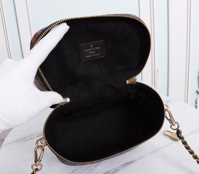 L0vis Vvtt0n Game On Vanity PM Bag In Black
