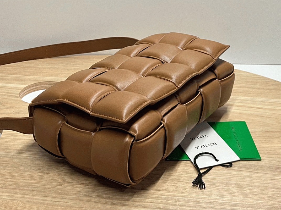 Top Quality Fake B0tt*ga Ven*ta Padded Cassette Bag In Caramel