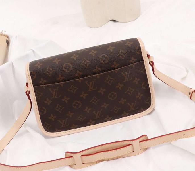 L0vis Vvtt0n Monogram Canvas Sologne PM Bag