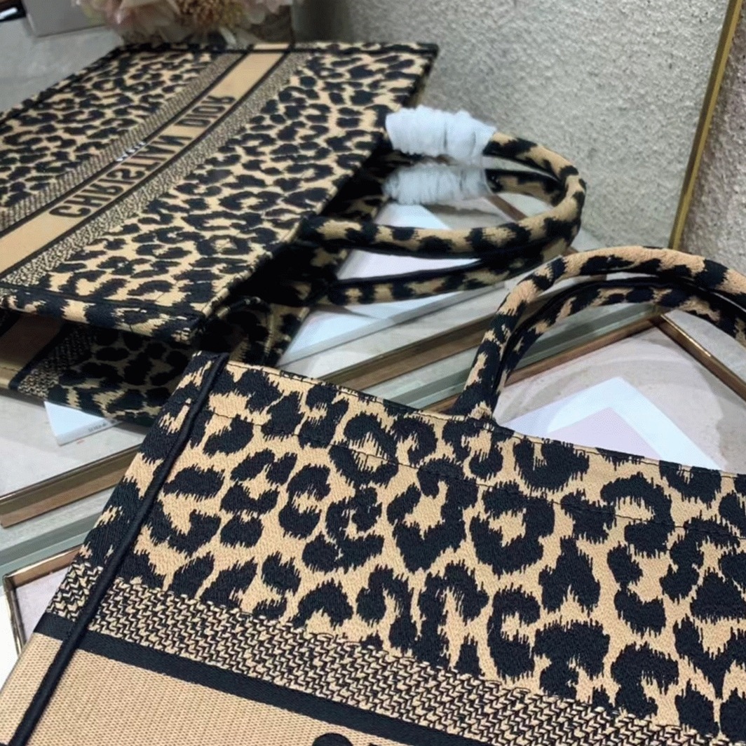 D10r Large Book Tote Bag Fake in Beige Multicolor Mizza Embroidery