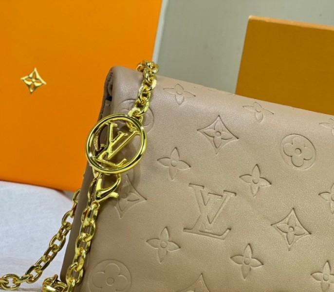 L0vis Vvtt0n Coussin Pochette In Camel
