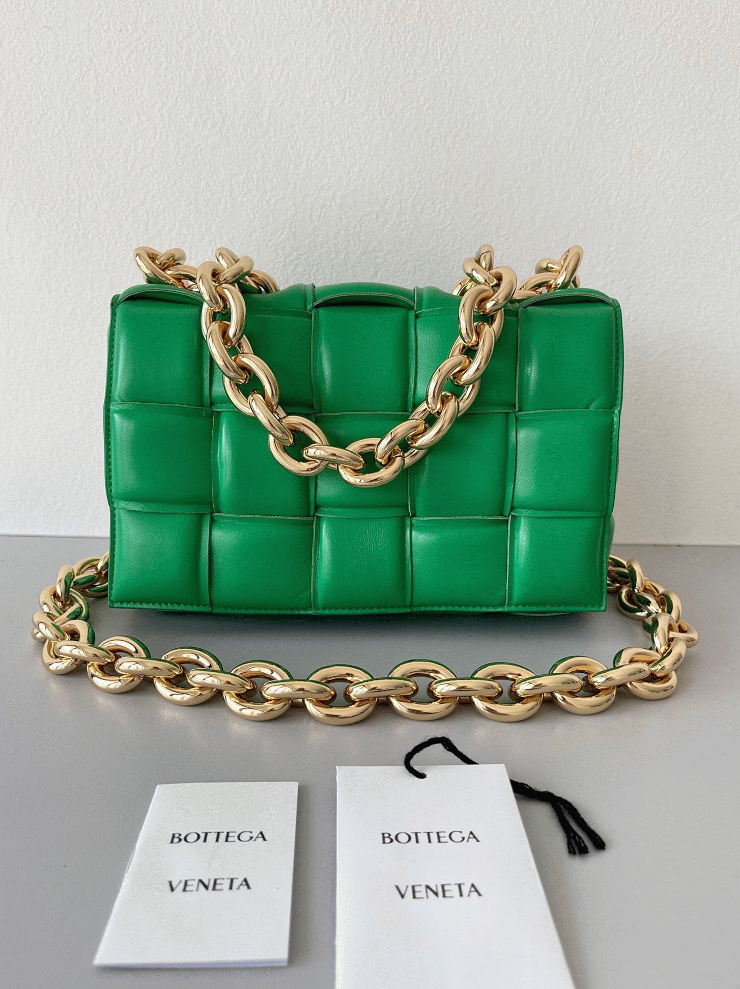 Top Quality Fake B0tt*ga Ven*ta Chain Cassette Bag In Parakeet