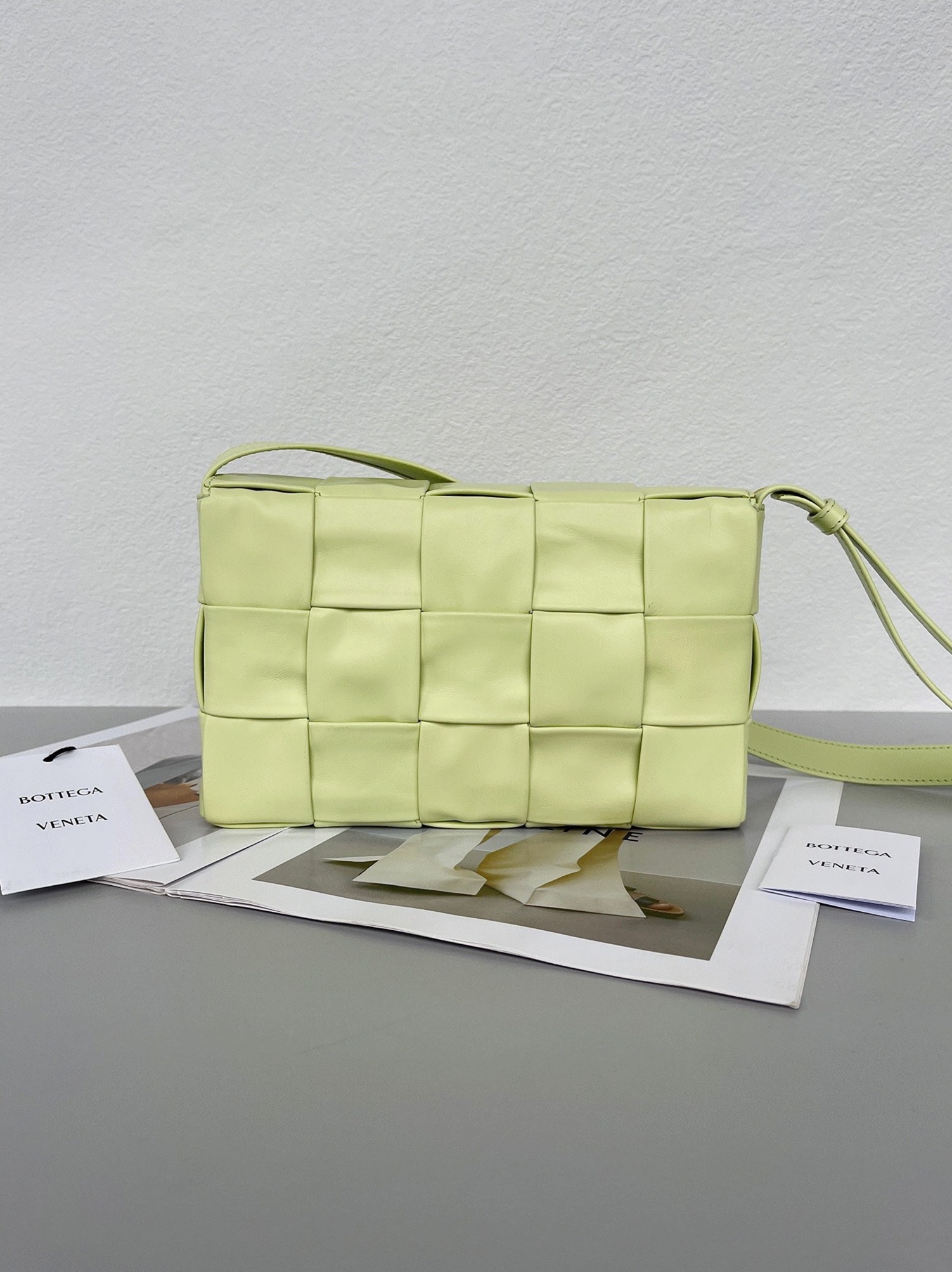 Top Quality Fake B0tt*ga Ven*ta Cassette Bag In Lemon Washed
