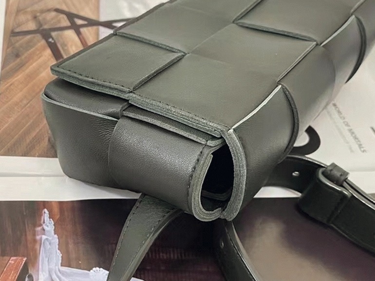 Fake B0tt*ga Ven*ta Cassette Belt Bag Black
