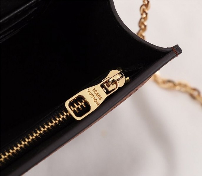 L0vis Vvtt0n Monogram Reverse Canvas Dauphine Chain Wallet