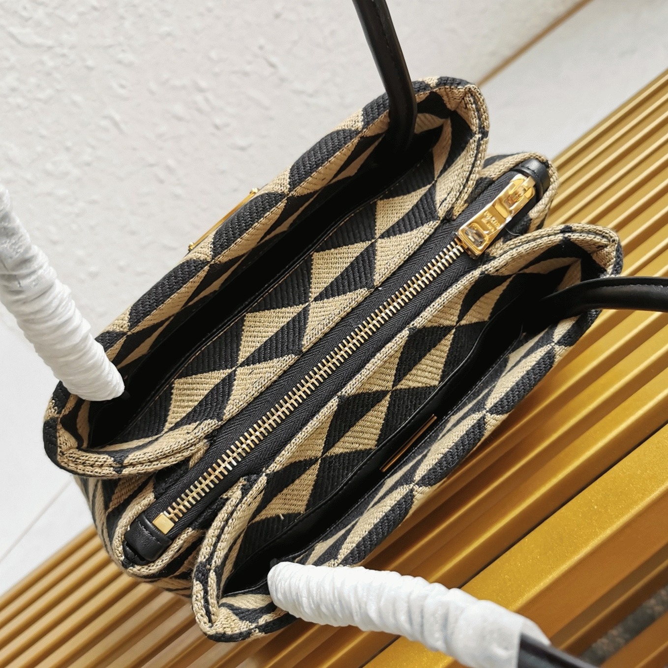 Pra*a S*pernova Small Shoulder Bag Imitation in Black/Beige