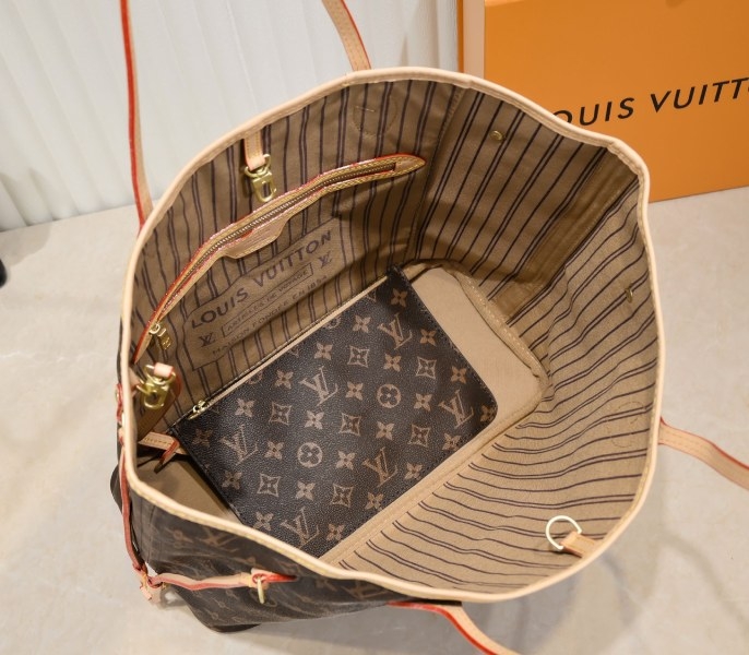 L0vis Vvtt0n Monogram Canvas Neverfull MM Tote In Beige