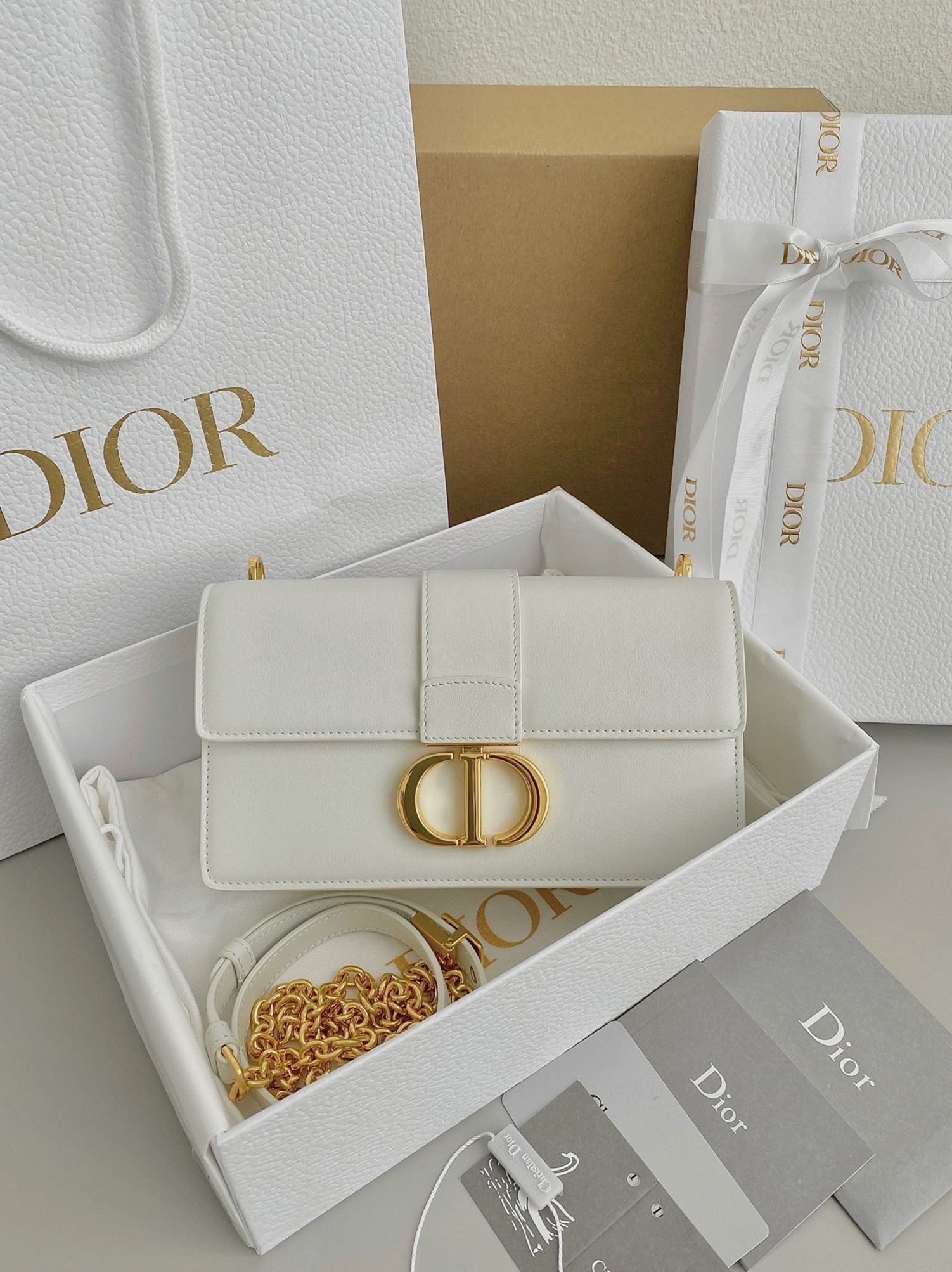 D10r 30 Montaigne East-West Bag with Chain Fake in White Calfskin