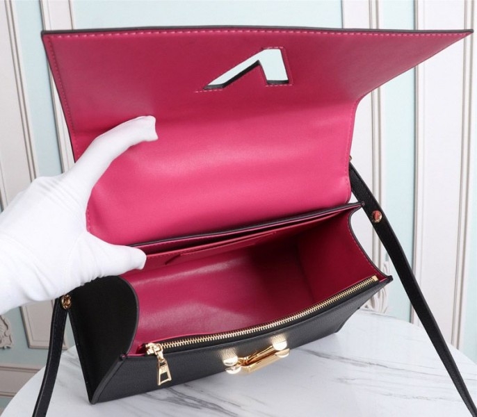 L0vis Vvtt0n Twist One Handle MM Handbag In Black