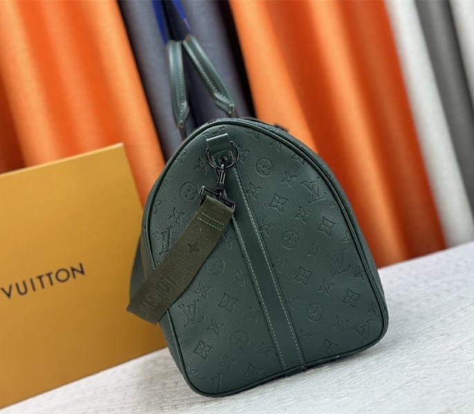 L0vis Vvtt0n Taurillon Leather Keepall Bandouliere 50 In Borneo Green