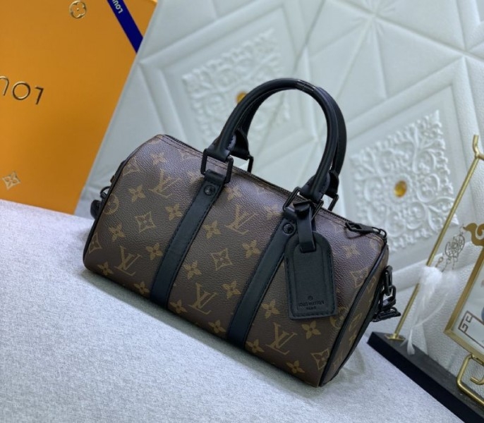 L0vis Vvtt0n Monogram Canvas Keepall Bandouliere 25 In Black