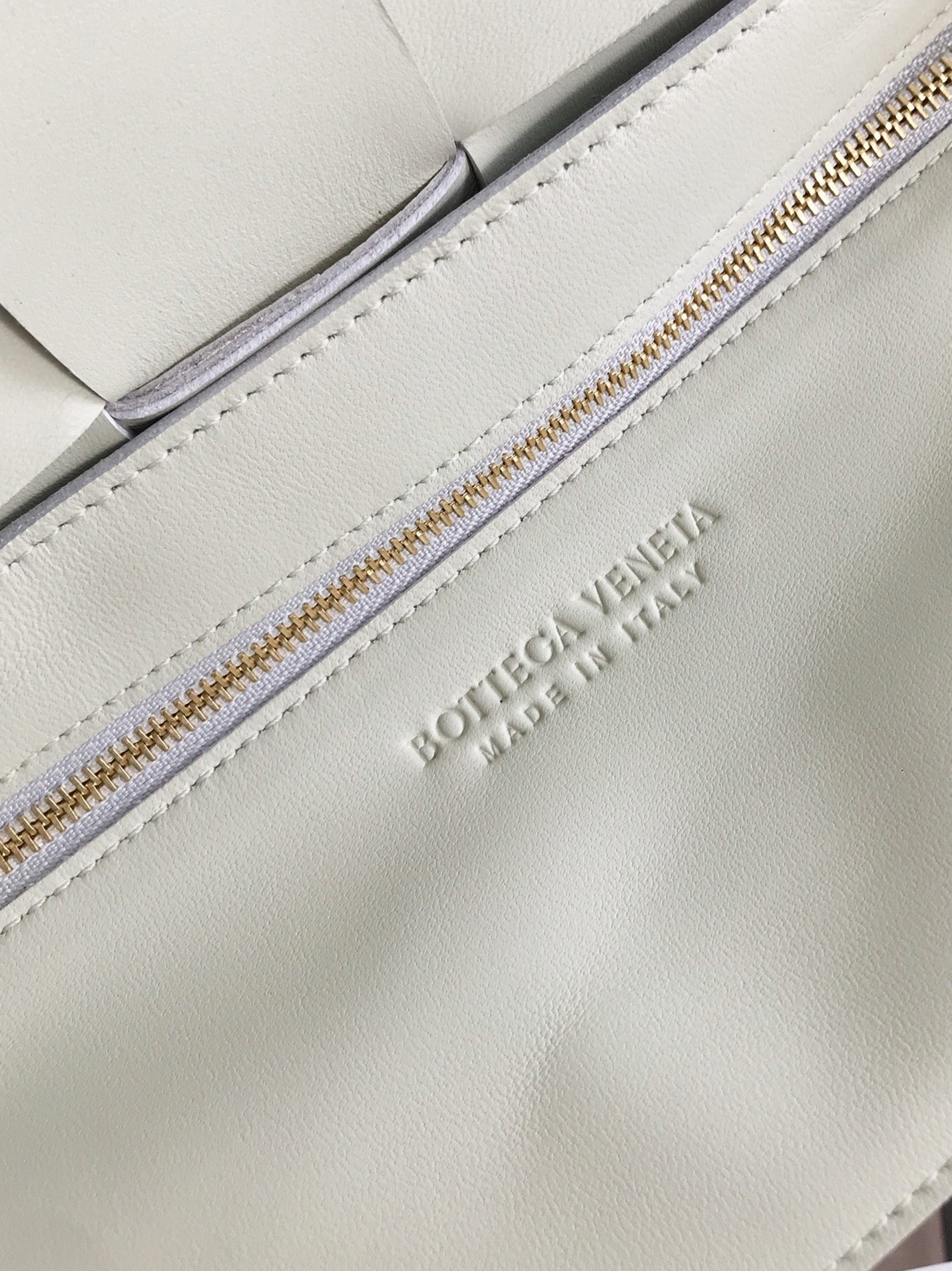 Top Quality Replica B0tt*ga Ven*ta Cassette Bag In White