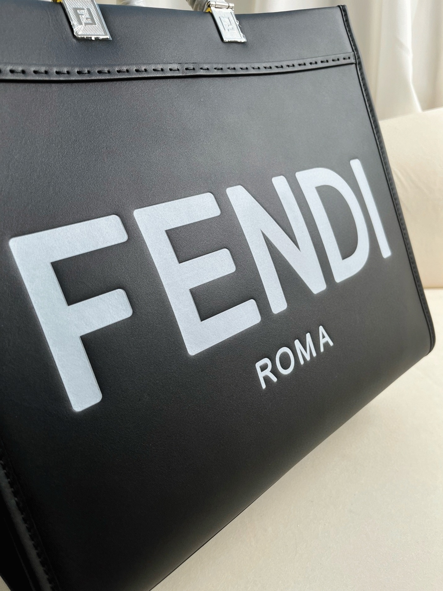 Top Quality Knockoff F**di Sunshine Medium Tote Bag In Noir Calfskin