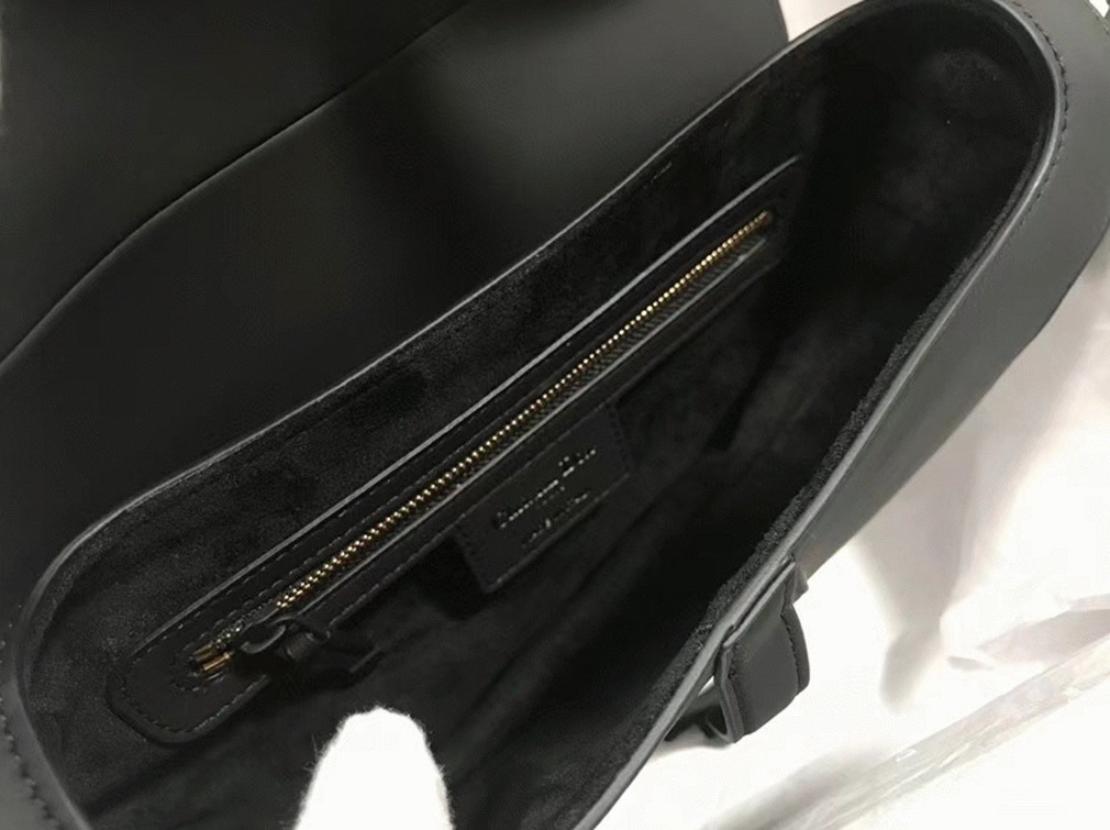 D10r Saddle Bag Faux in Black Ultramatte Calfskin
